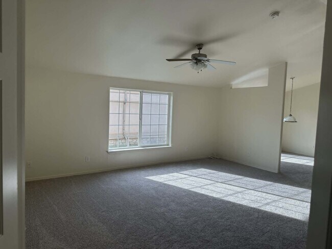 Foto del edificio - 5173 Bullion St