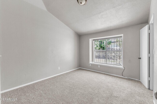 Building Photo - 11383 Lake Erie Dr