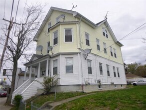 Building Photo - 1018 Cranston St
