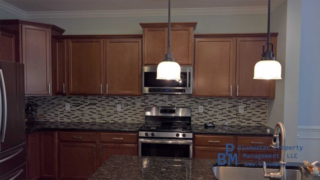 Building Photo - 2588 Larch Ln