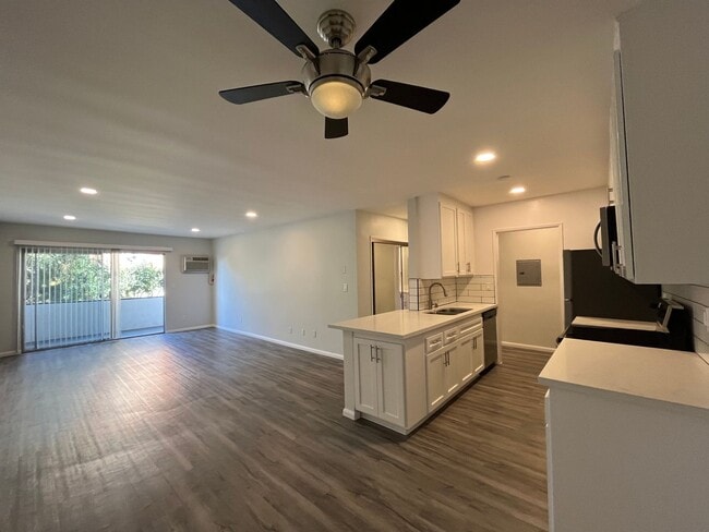 Interior Photo - 1635 N Martel Ave