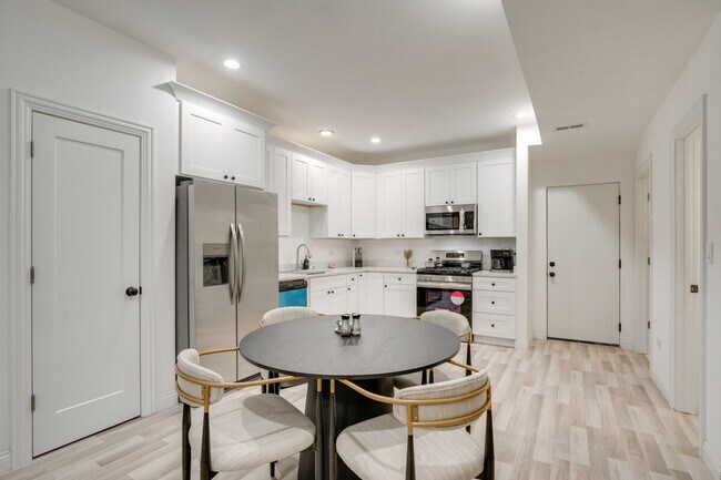 Foto del edificio - 4727E Yender Ave