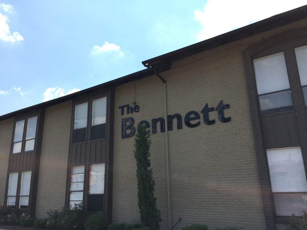 Primary Photo - 2015 Bennett Ave