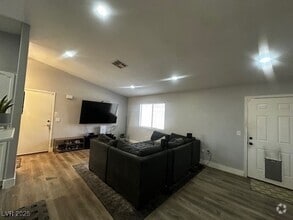 Building Photo - 5270 Panguitch Dr