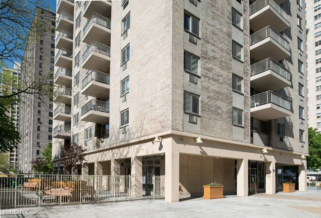 Building Photo - 70 W 93rd St