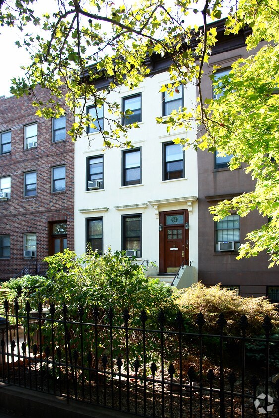 Foto del edificio - 94 3rd Pl