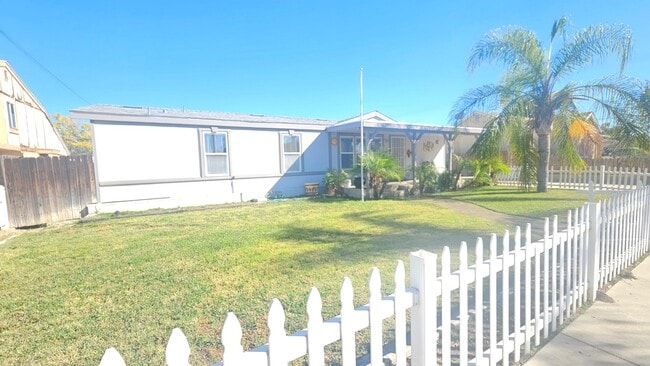 Foto del edificio - Gorgeous Single Story Home