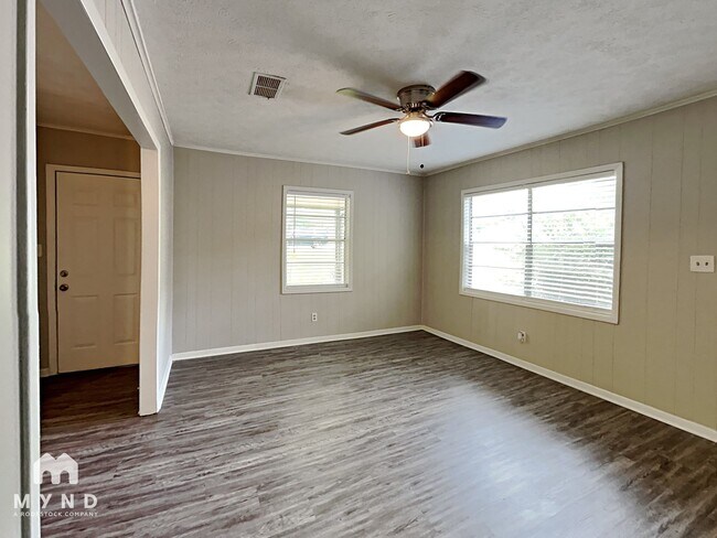 Foto del edificio - 6242 Green Acres Dr SW