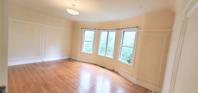 Building Photo - 540 Lake St