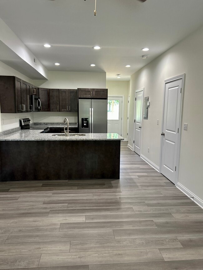 Foto del edificio - 193 Fairway Ln