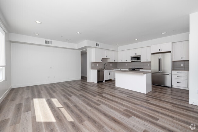 3BR, 2BA - 1,310SF - Kitchen - 857 N Hayworth Ave