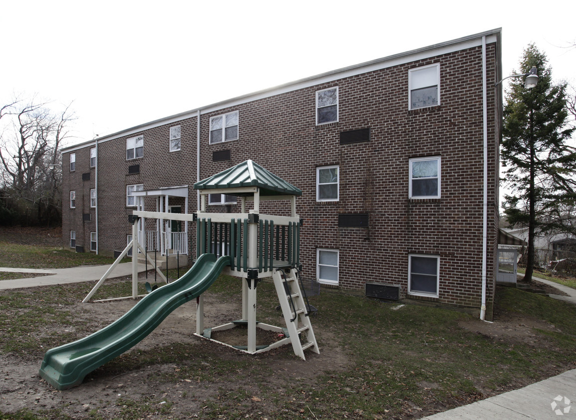 Building Photo - Crest Manor Apartments