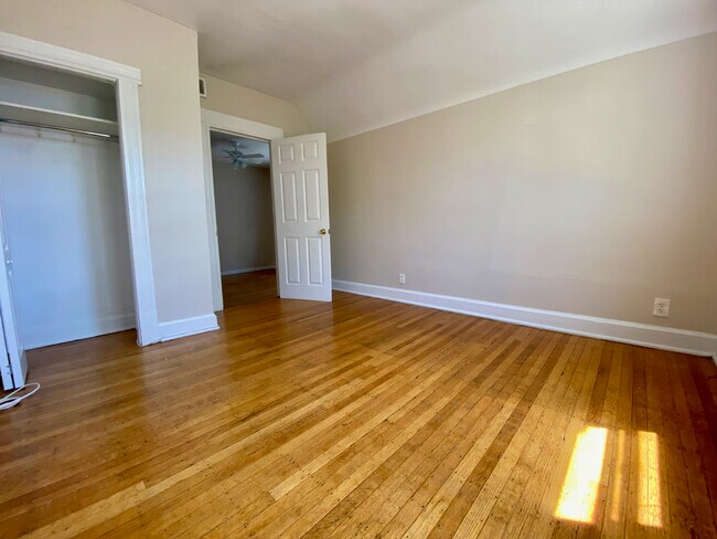 Building Photo - 2414 W Cullom Ave