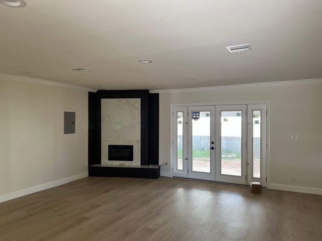 Foto principal - 10915 Whitaker Ave