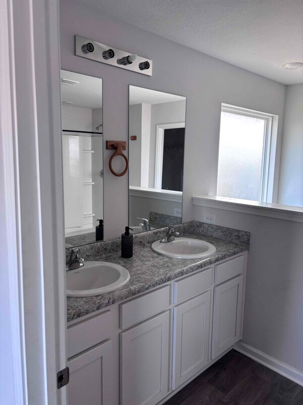 Foto del edificio - 5544 Mars Hl Ln