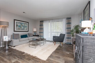 2BR%, 1BA - 1024SF - Polo Club Apartments