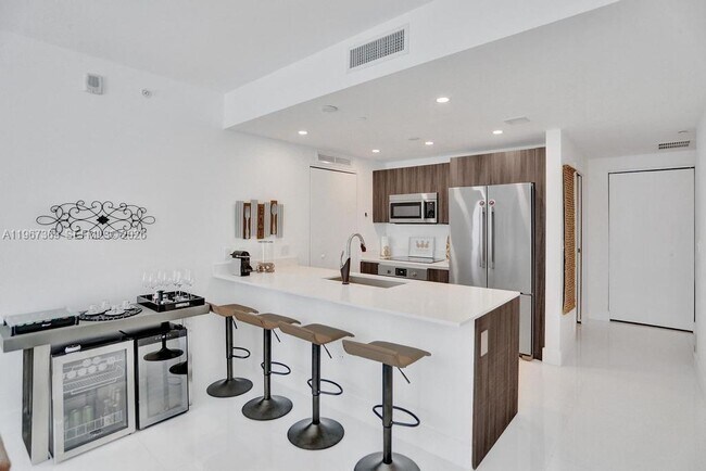 Foto del edificio - 488 NE 18th St