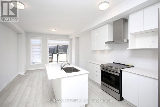 Building Photo - 73 Akil Thomas Gdns