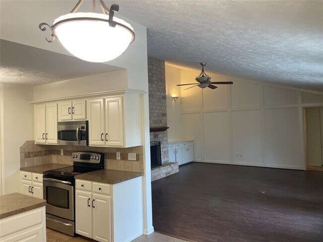 Building Photo - 21423 Park Tree Ln