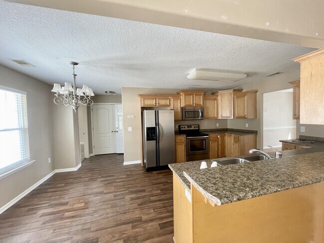 Building Photo - 207 Winchester Way S.E.