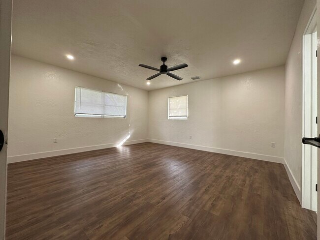 Building Photo - 5530 Seville Rd