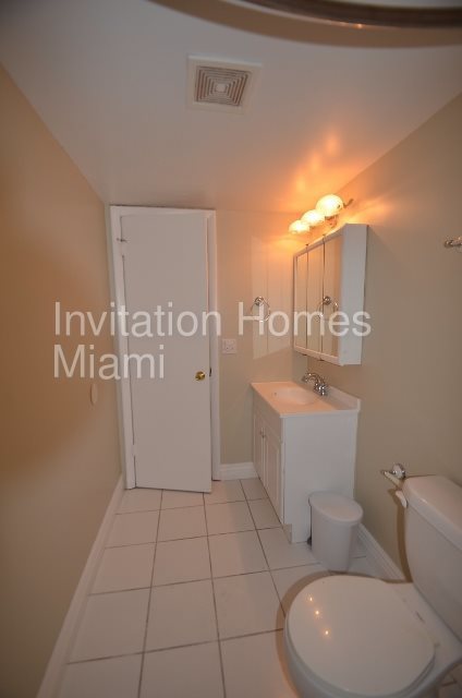 Foto del edificio - 1400 NE 54th St