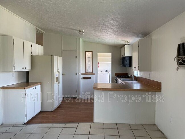 Foto del edificio - 12060 Lemmon Dr