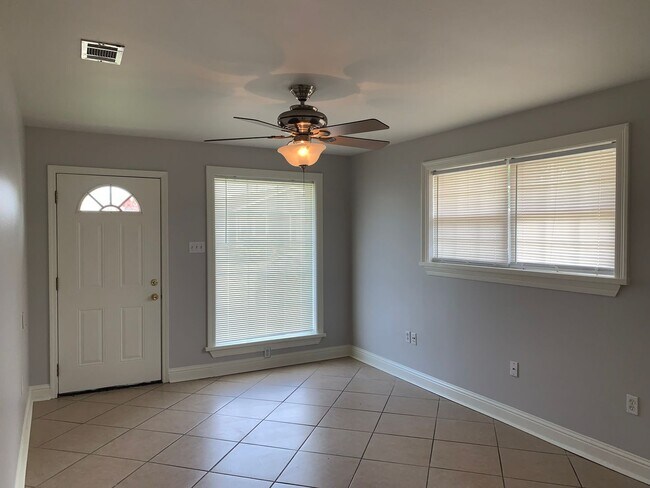 Building Photo - 510-12 Chalmette Ave.