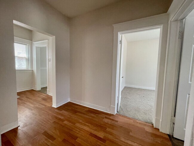 Foto del edificio - 3906-3908 Clark Avenue