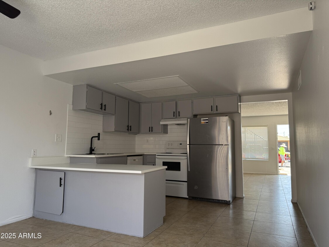 Foto principal - 5318 W Turney Ave