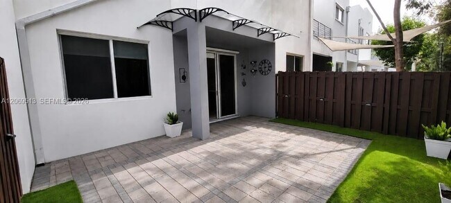 Foto del edificio - 10219 NW 72nd Terrace
