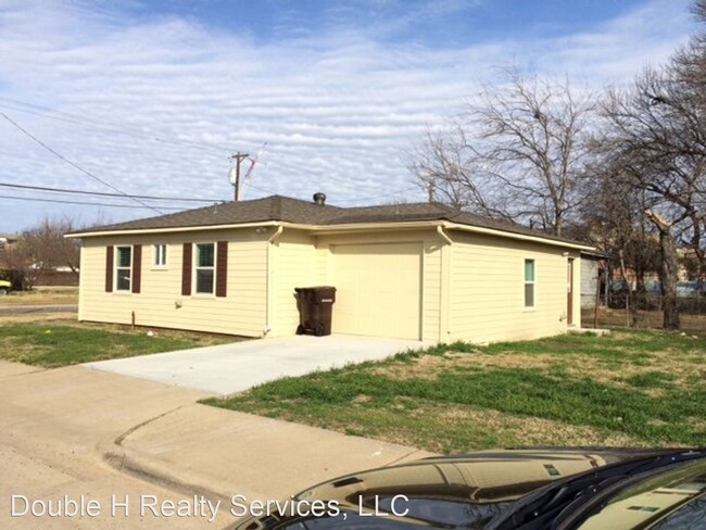 Building Photo - 1300 L Ave