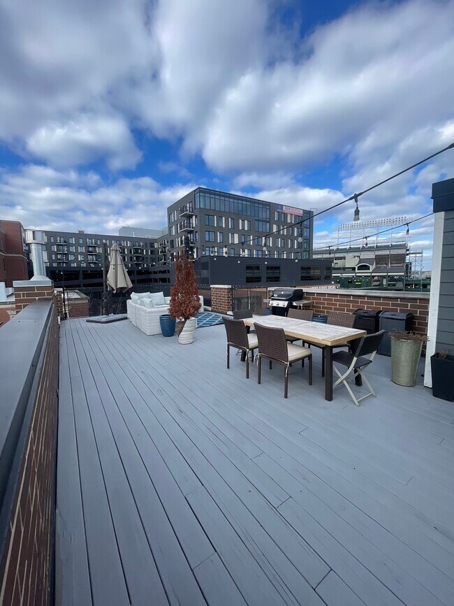 Foto del edificio - 3541 N Sheffield Ave