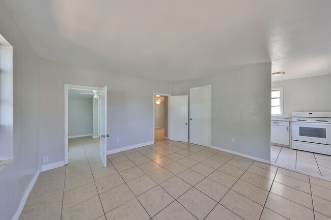 Building Photo - 4801 10th Ave S