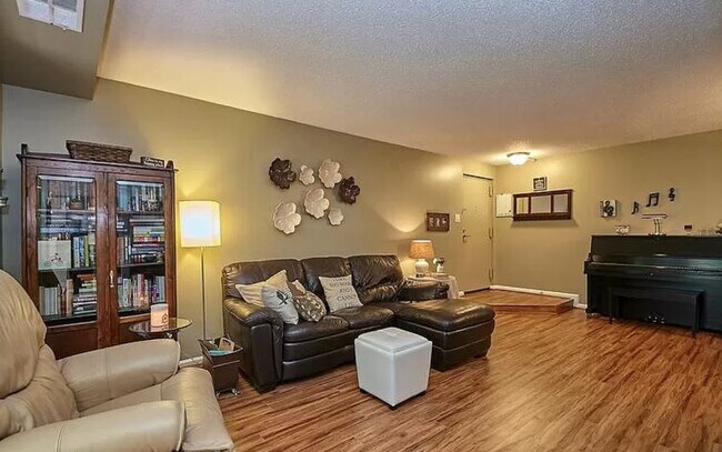 Building Photo - 10222 Bushman Dr