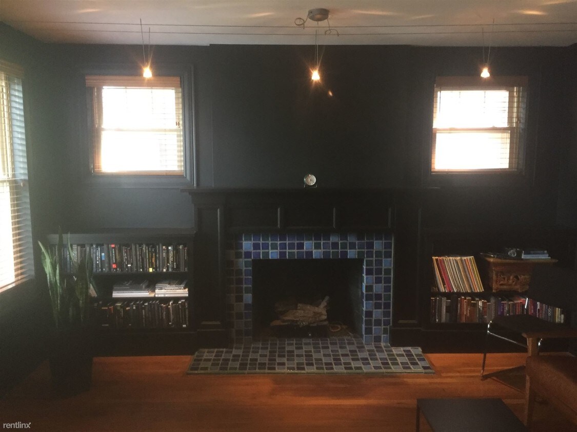 Primary Photo - 469 W Willis St