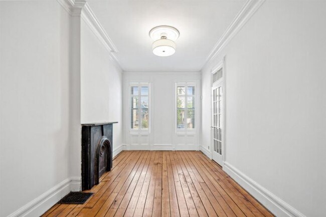 Building Photo - 25 Pearsall Ave