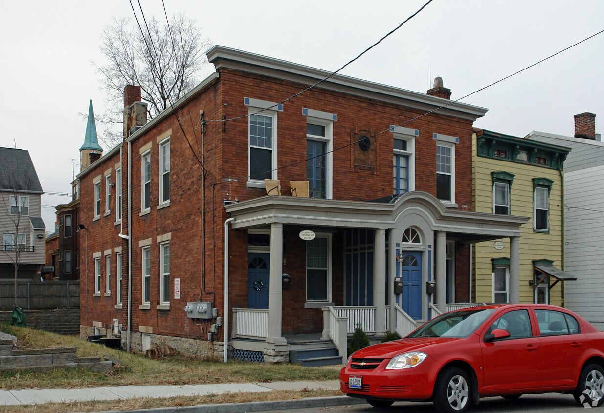 Foto principal - 241-243 Donahue St