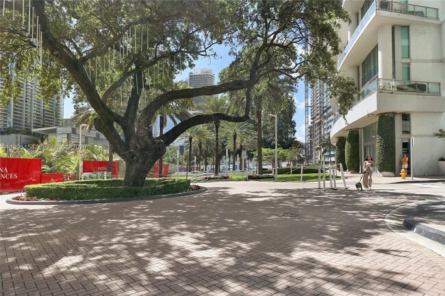 Building Photo - 350 S Miami Ave
