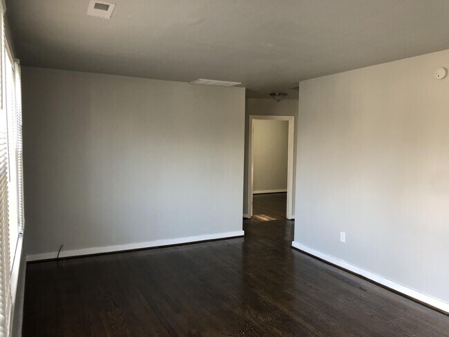 Foto del edificio - 1303 Dudley St NW