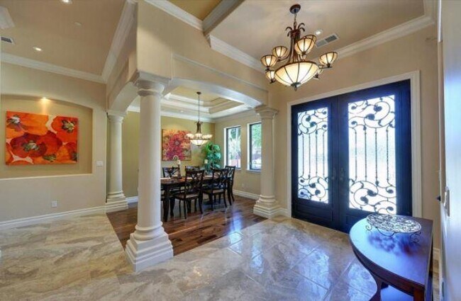 Building Photo - 720 Los Ninos Way