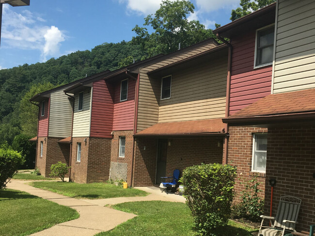 Building Photo - River Court Apartments