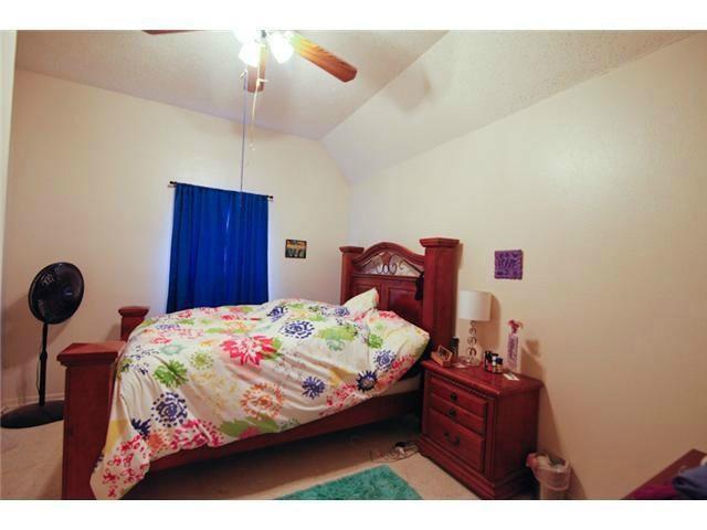 Building Photo - 911 Romeria Dr