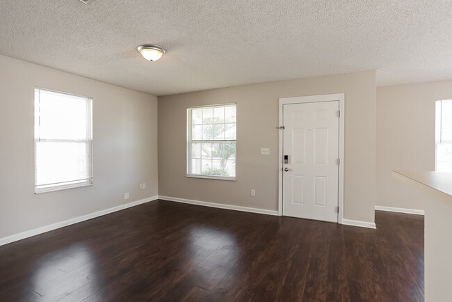 Foto del edificio - 3668 Wood Creek Ln