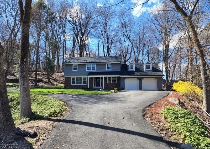 Foto principal - 78 Long Hill Rd
