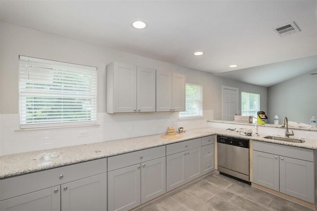 Foto del edificio - 5915 Ludington Dr