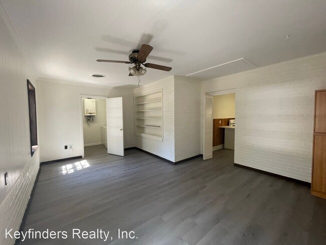 Building Photo - 2 br, 1 bath House - 380 S. Fairfax Dr.
