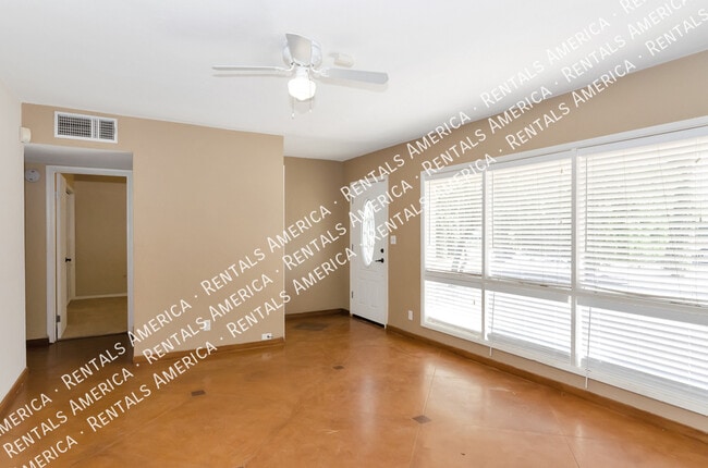 Foto del edificio - 5625 E 20th St