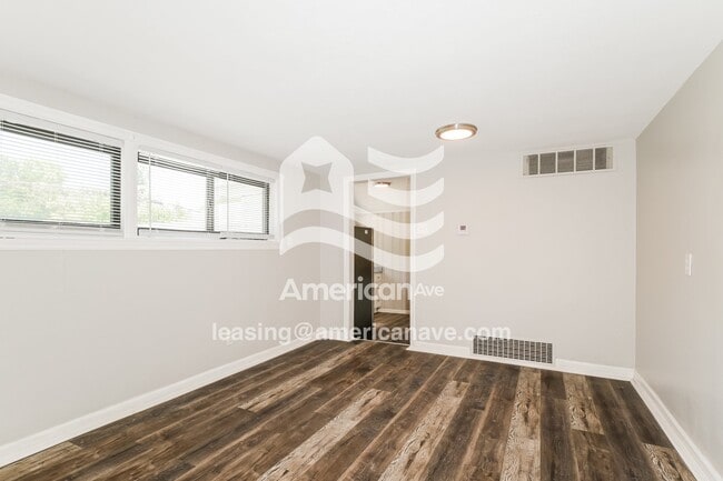 Building Photo - 9207 Bobb Ave