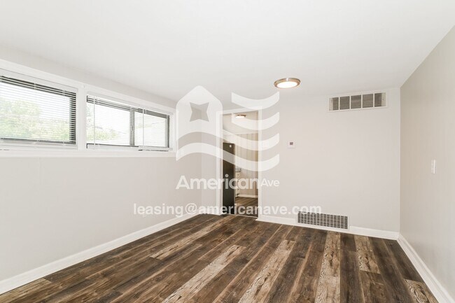 Foto del edificio - 9207 Bobb Ave